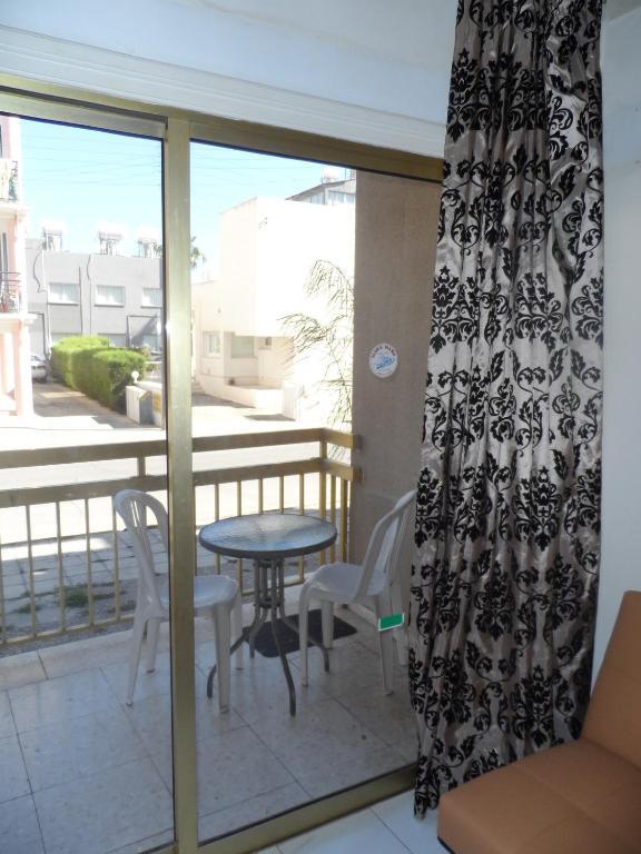 Geotanya Apartments Limassol Szoba fotó